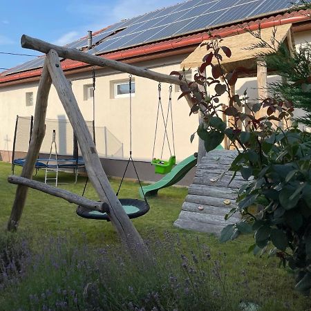 Lavender Garden Apartment Debrecen Ngoại thất bức ảnh