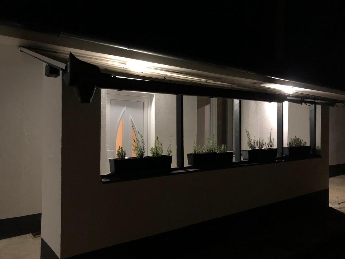 Lavender Garden Apartment Debrecen Ngoại thất bức ảnh